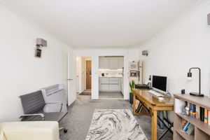 LIVING ROOM- click for photo gallery